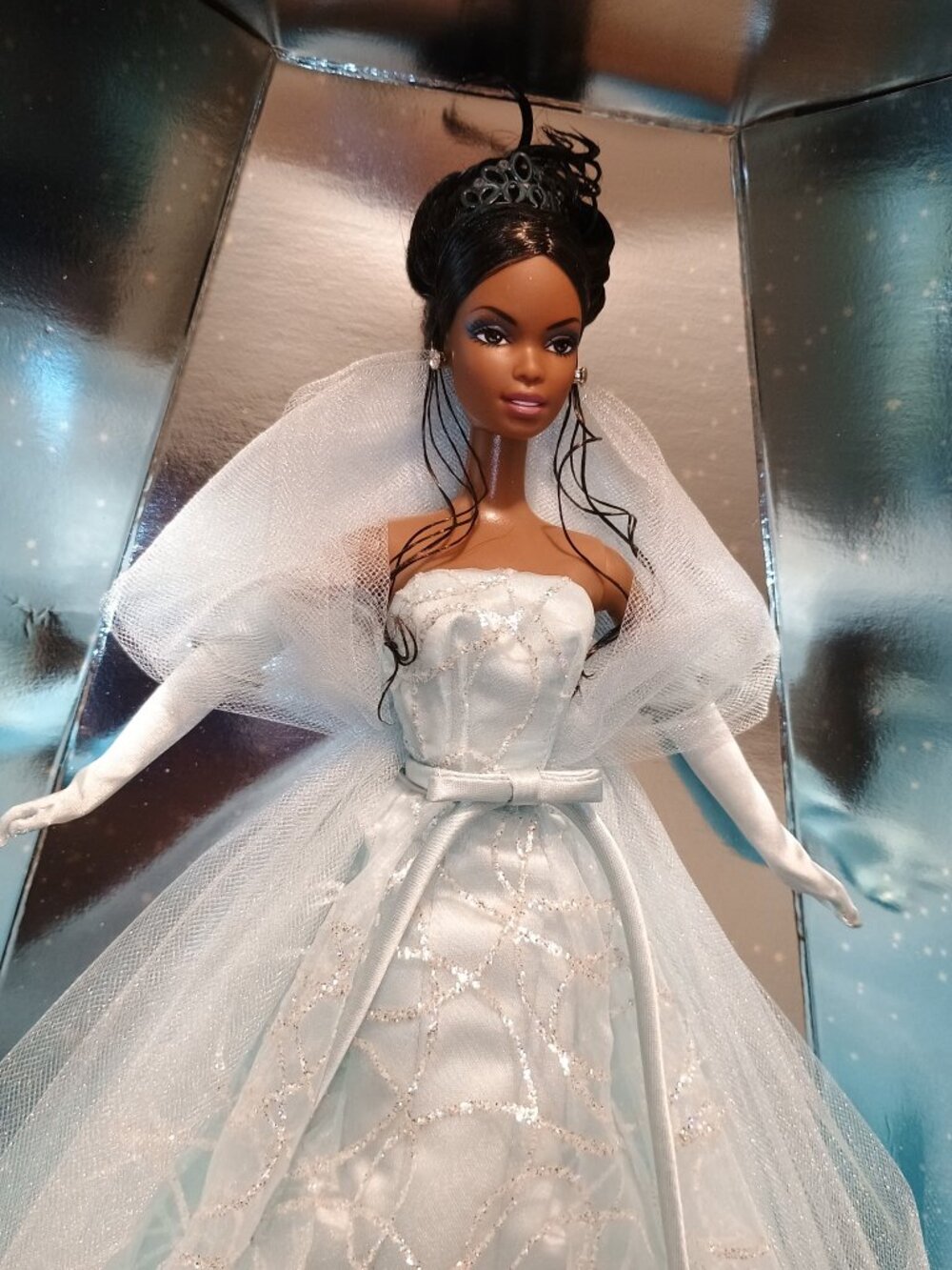 Barbie/ 2001 Collector Edition Doll. - Picture 2 of 5
